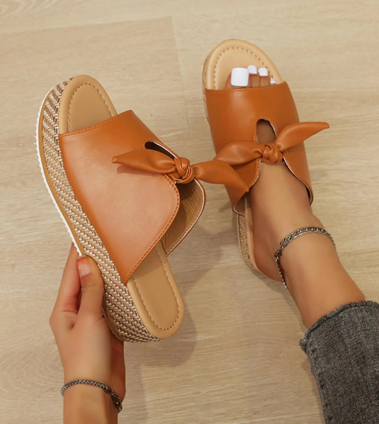 2022 Pantofole estive Casual da donna con nodo a farfalla Moda femminile Nuovo comfort Scivoli da donna Punta aperta Cucito piat