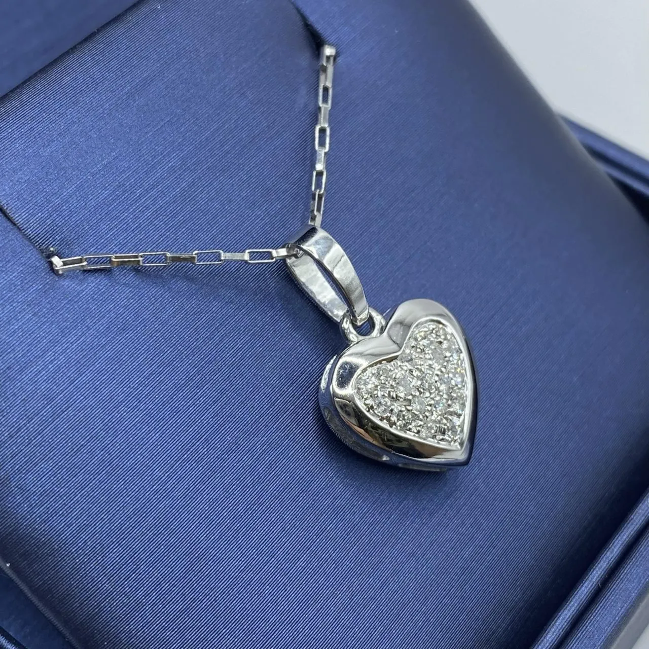 Collana a Cuore Donna in Oro Bianco e Brillanti Ct 0.18