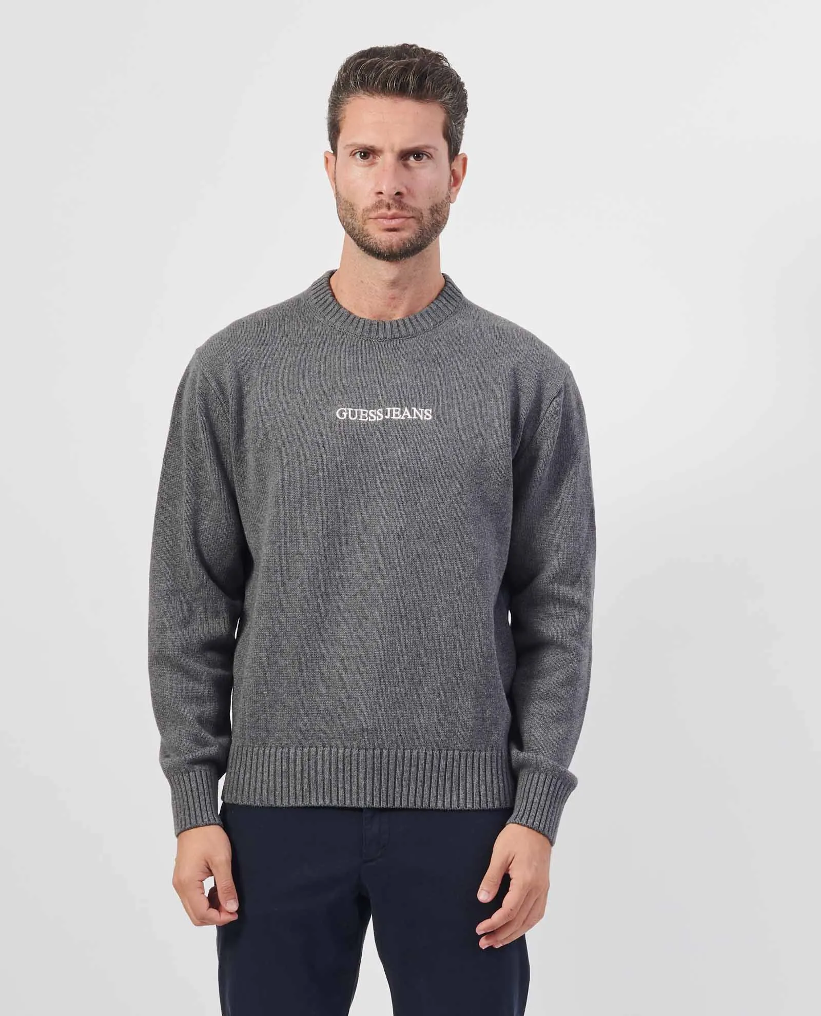 GUESS      Maglione Guess con logo ricamato